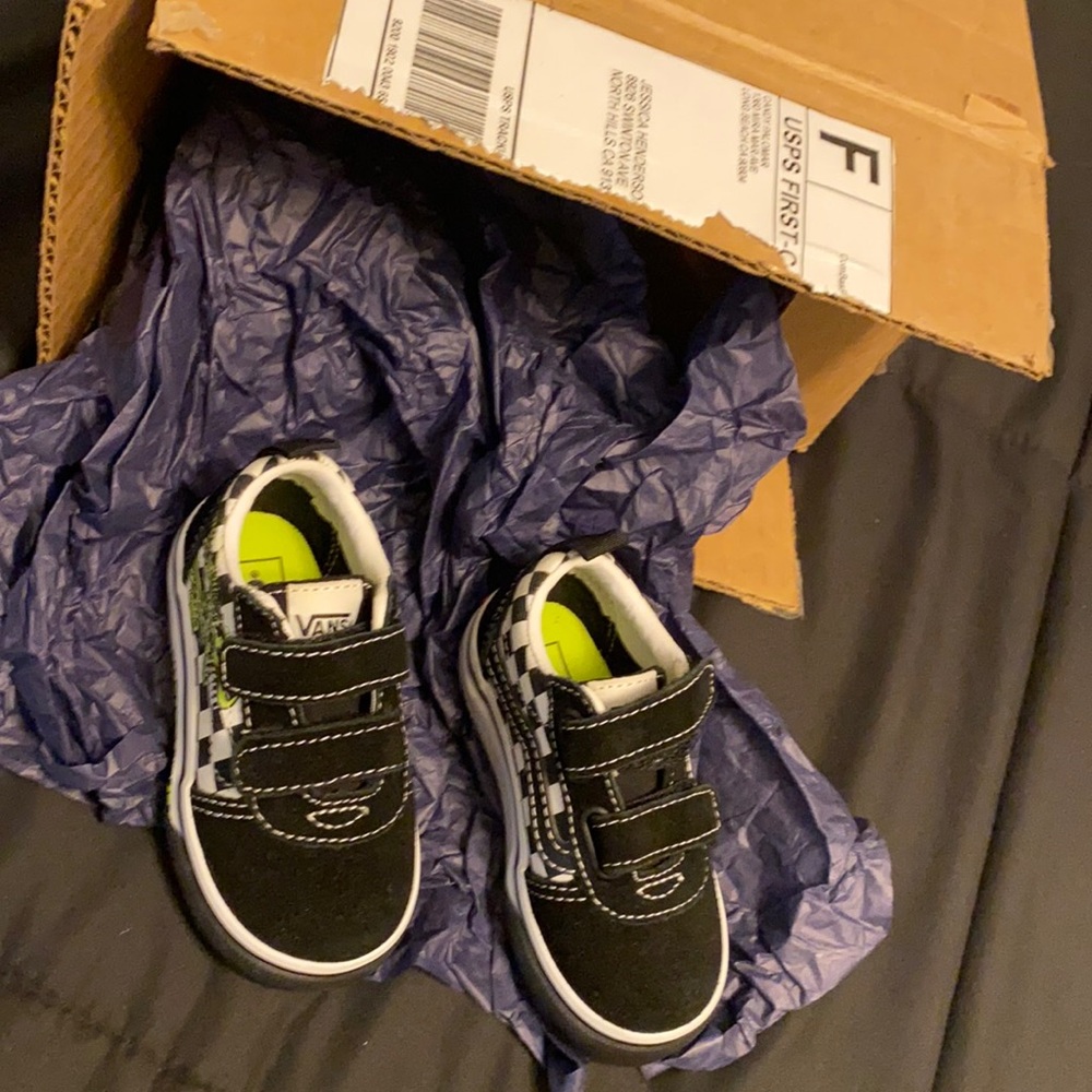 Super badass brand new Vans shoes for a toddler (3 yr old) boy whom didnt dig em